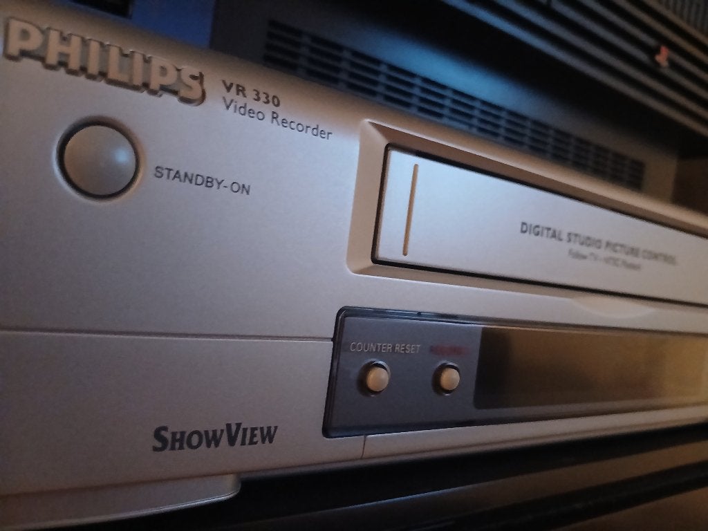VR 330 Videorecorder {}, Ophalen of Verzenden, Zo goed als nieuw, VHS-speler of -recorder
