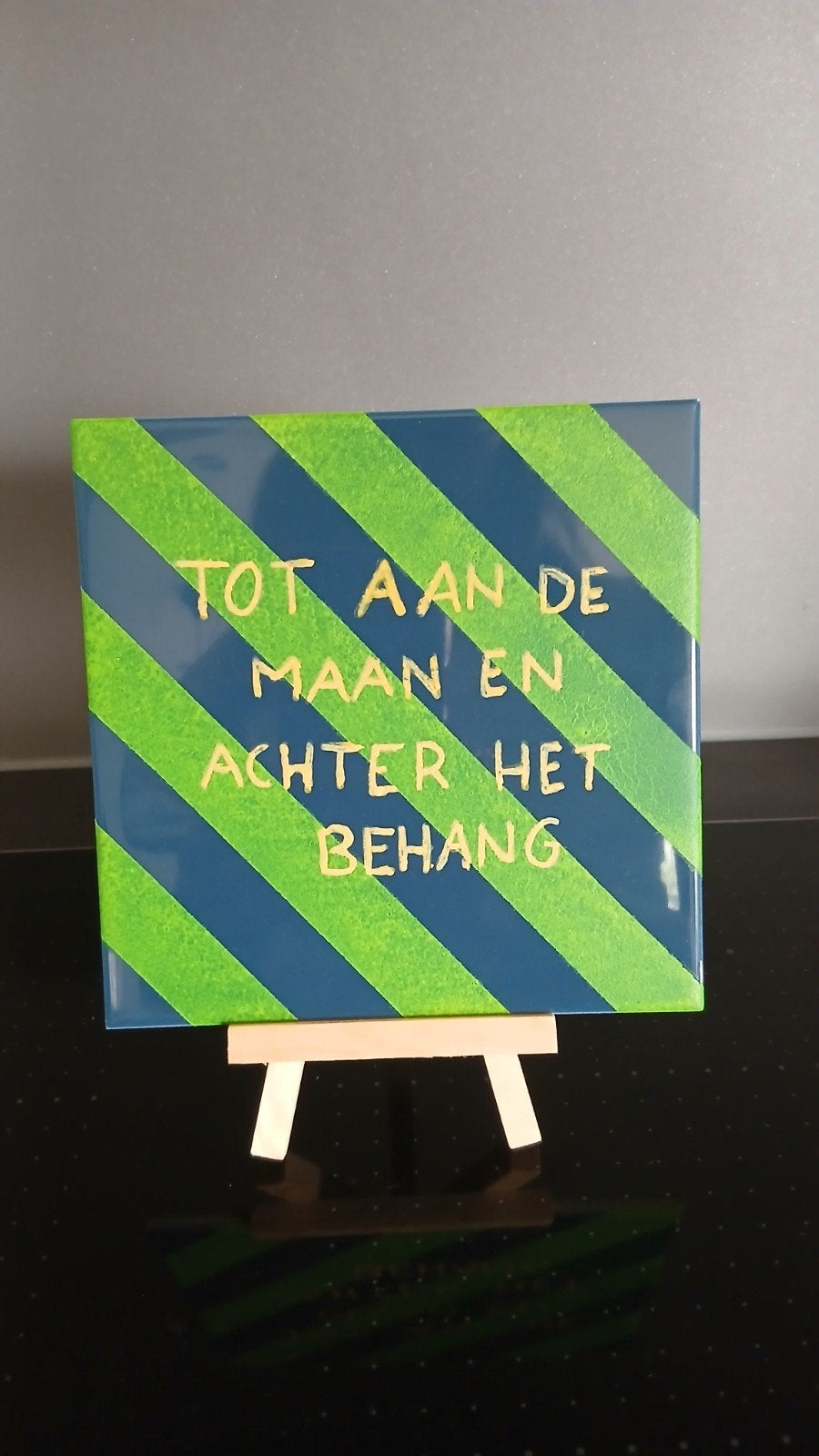 Tegeltje met spreuk: Tot aan de maan en achter het behang, Ophalen, Nieuw, Handgemaakt, Tegeltje