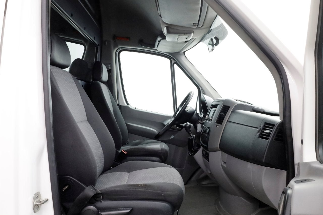 Volkswagen Crafter 50 2.0 TDI 163pk L2H2 Airco/Trekhaak 3500, Auto's, Euro 5, Achterwielaandrijving, Gebruikt, 4 cilinders