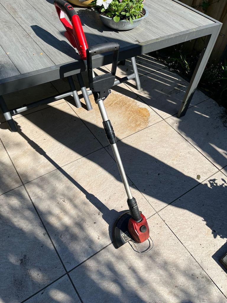 Einhell grastrimmer / kantemaaier + Accu & lader (zgan!), Ophalen, Accu, Einhell, Zo goed als nieuw