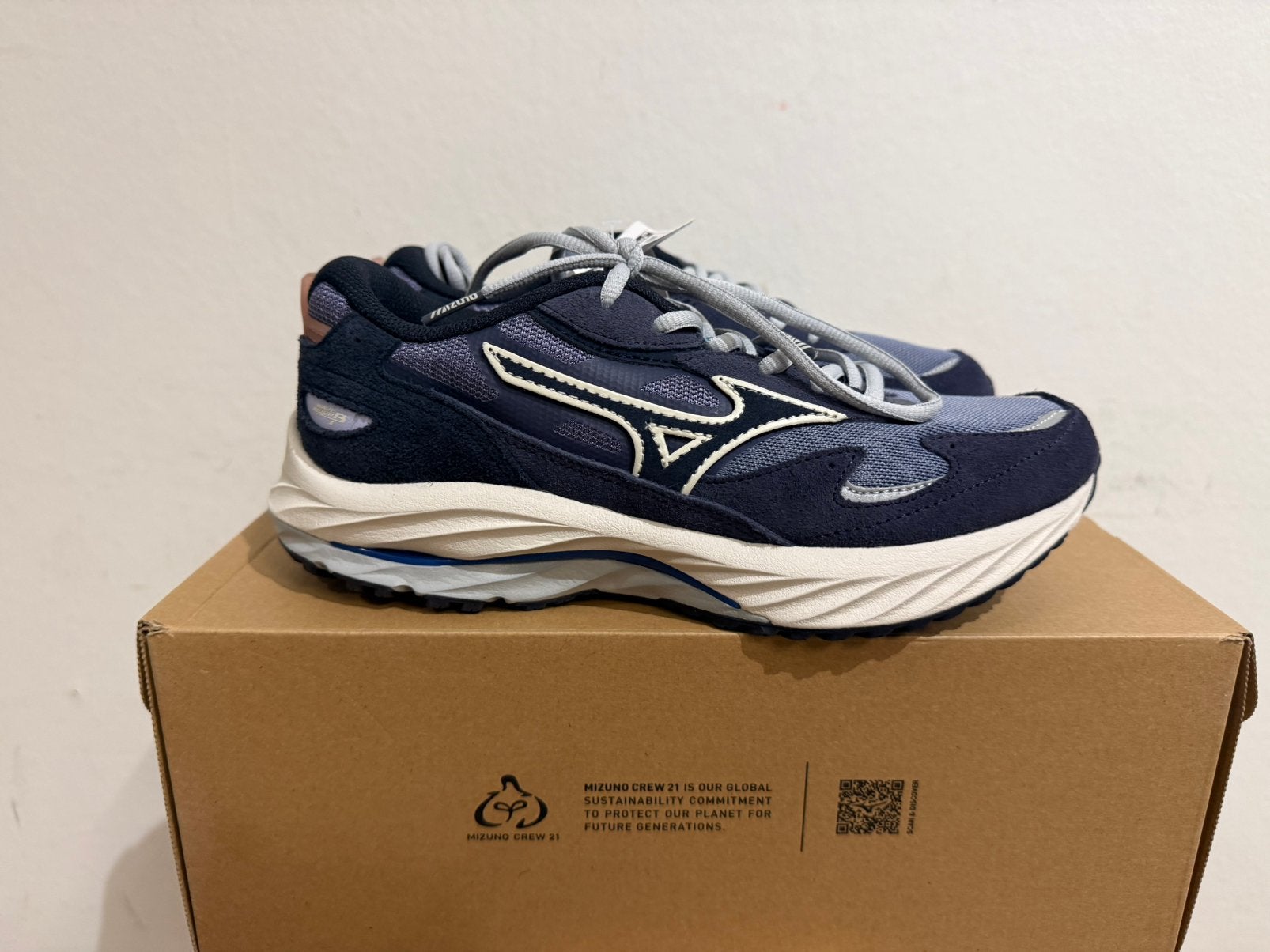 Te koop nieuwe Mizuno Wave Rider Beta navy white maat 37, Postlaan 3, Nieuw, Ophalen of Verzenden, 123@home.nl