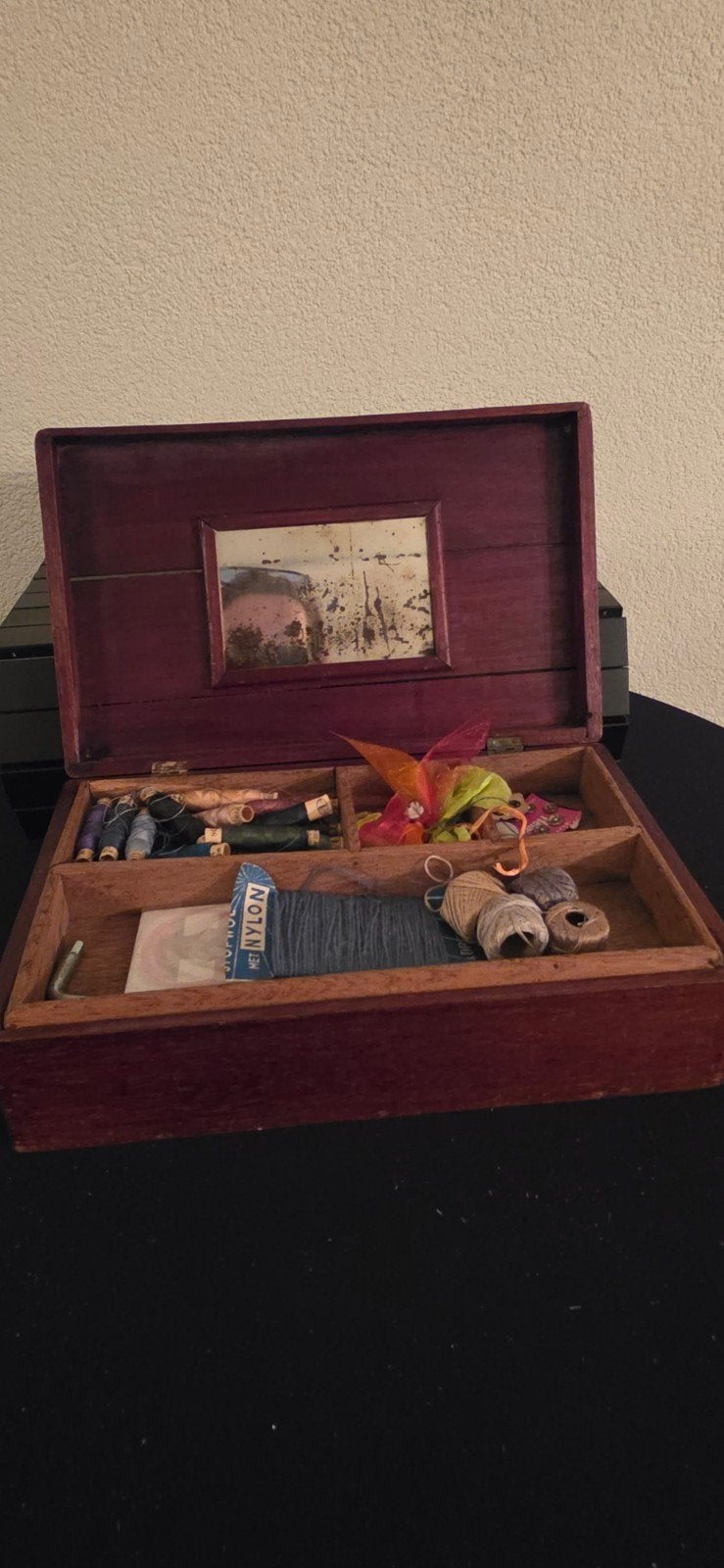 Vintage Naaidoos met Inhoud - Houten Handwerkdoos, Hobby en Vrije tijd, Ophalen of Verzenden, Gebruikt, Garen of Naald(en)