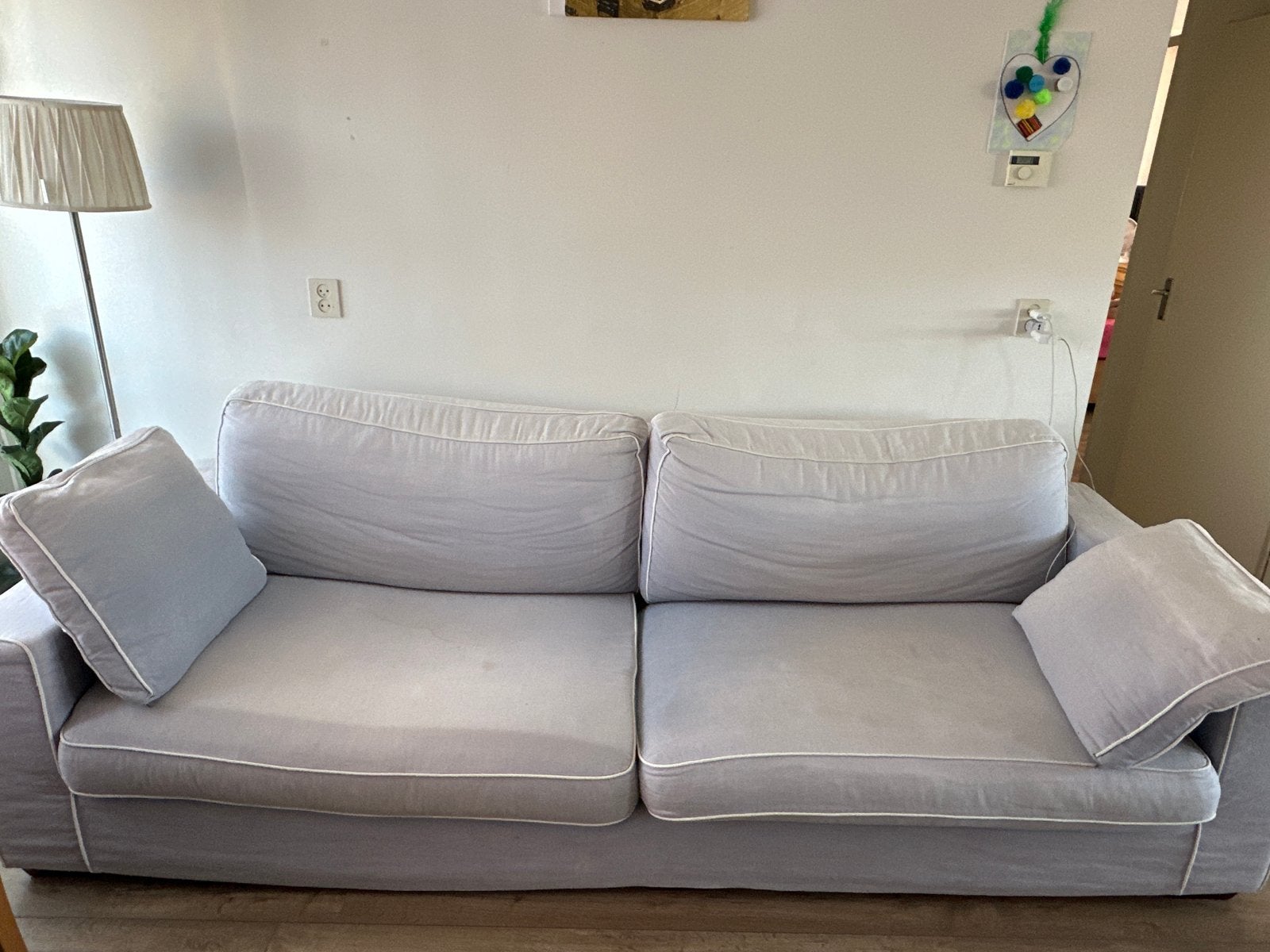 Comfortabele grijze tweezitsbank met kussens, Ophalen, Gebruikt, 150 tot 200 cm, Tweepersoons