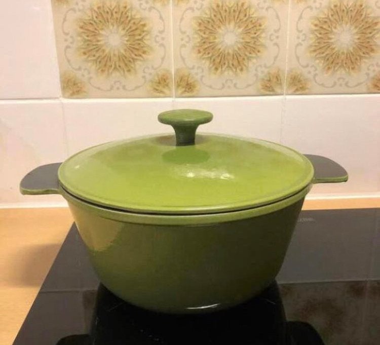 Dutch Oven gietijzeren pan | avocado groen | jaren 70 | NWST, Ophalen of Verzenden, Zo goed als nieuw