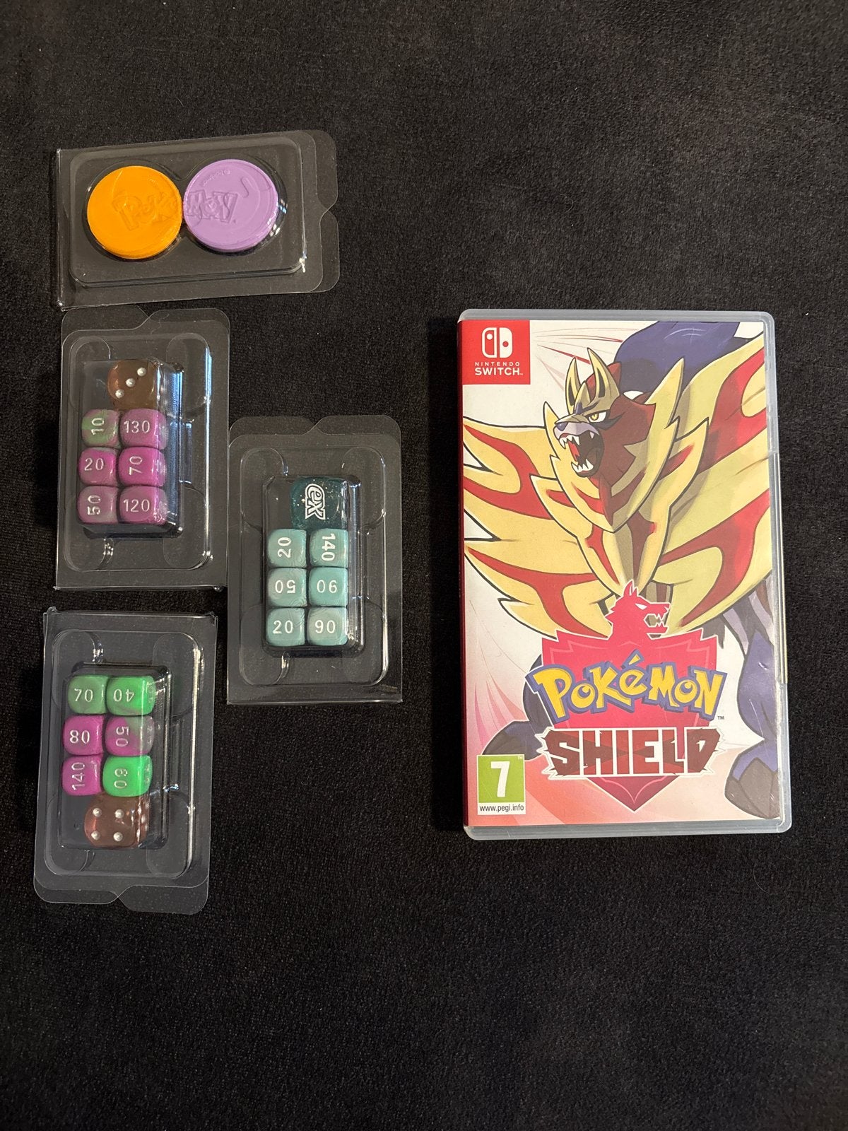 Pokémon Shield + gratis extra's (dobbelstenen, markers), Spelcomputers en Games, Ophalen of Verzenden, Zo goed als nieuw, Met games