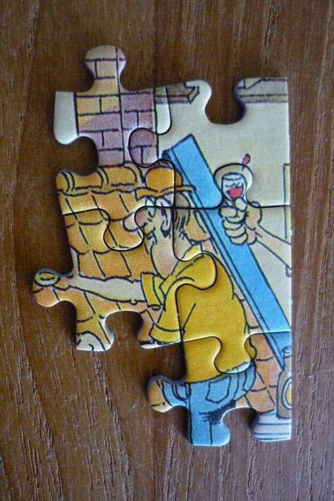 5 Jan van Haasteren puzzelstukjes uit '' De Inhuldiging ''., Ophalen, 500 t/m 1500 stukjes, Zo goed als nieuw, Legpuzzel