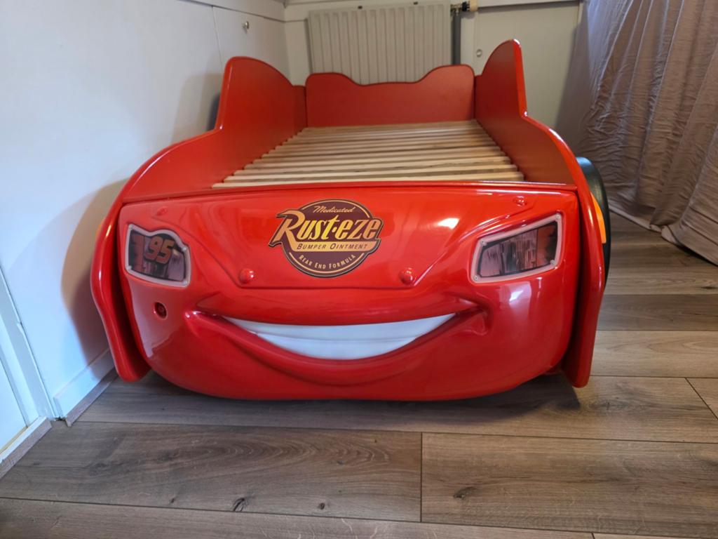 Cars Bliksem McQueen Kinderbed met Lattenbodem, Kinderen en Baby's, Kinderkamer | Bedden, Ophalen, 85 tot 100 cm, Gebruikt, Lattenbodem