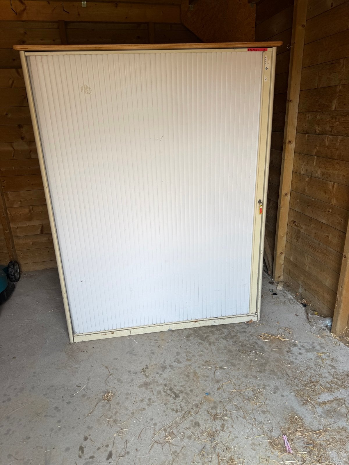 Gebruikte metalen kast met planken, Ophalen, Met plank(en), Gebruikt, 100 tot 150 cm