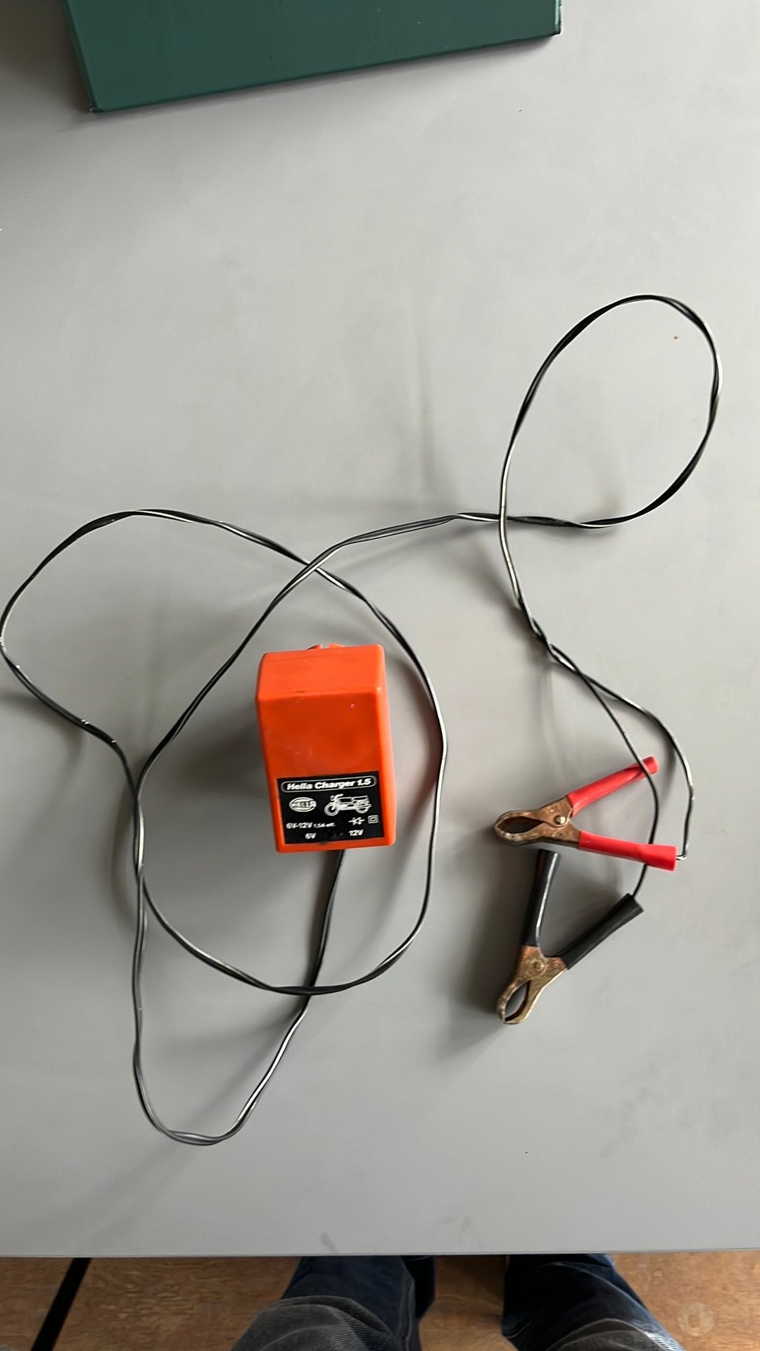 Hella charger 1.5 acculader, Ophalen of Verzenden, Gebruikt, Overige schalen, Onderdeel