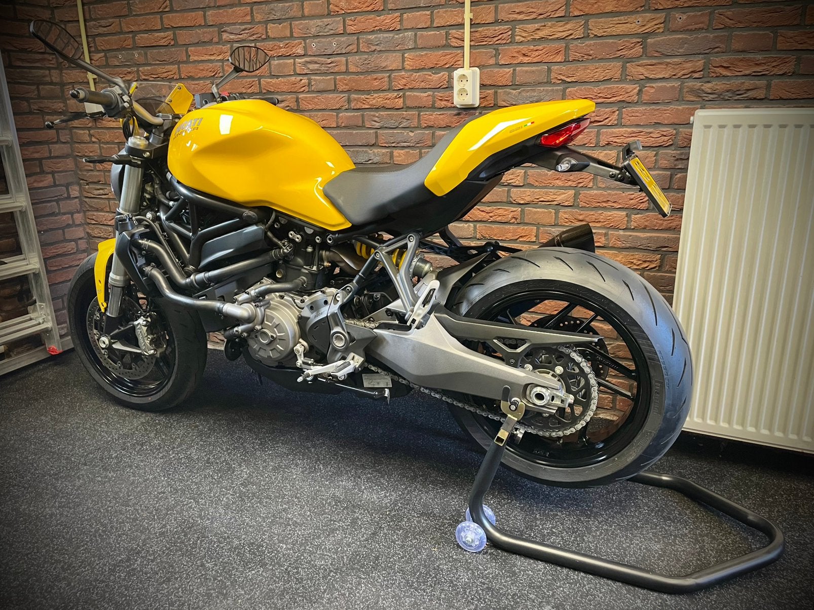 Izgst, Ducati Monster 821 - Akrapovic / Quickshifter, Motoren, Particulier, Naked bike