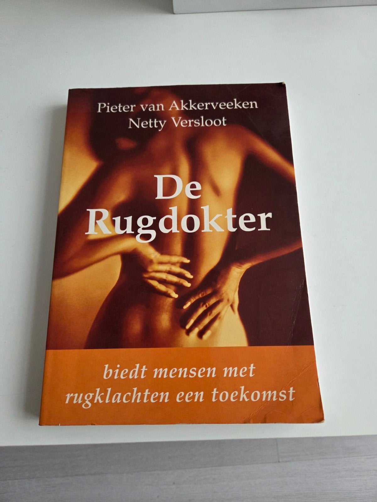 De Rugdokter: biedt mensen met rugklachten een toekomst, Ophalen of Verzenden, Gelezen, Gezondheid en Conditie, Pieter van AkkerVeen, Netty Versloot
