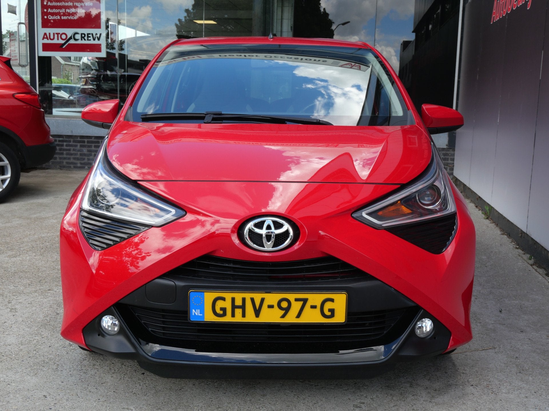 Toyota Aygo 1.0 VVT-i X-PLAY | CAMERA | CARPLAY | NAVIGATIE, Auto's, Dealer onderhouden, Stof, Gebruikt, 4 stoelen