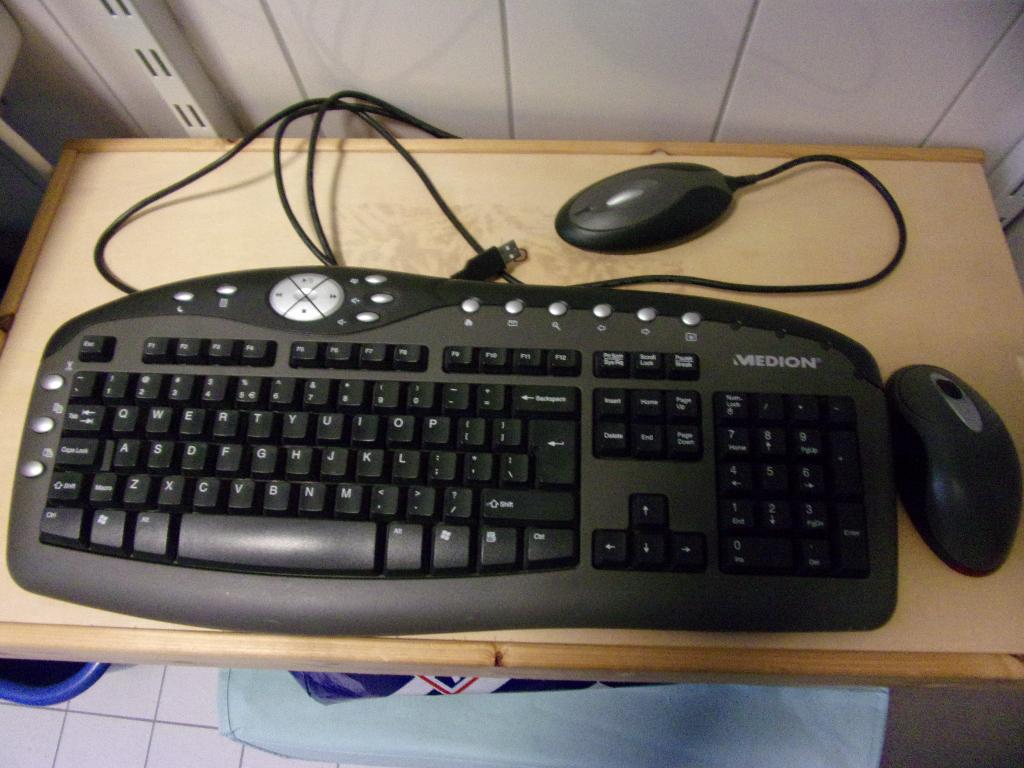 Medion draadloos toetsenbord met muis, Ophalen of Verzenden, Gebruikt