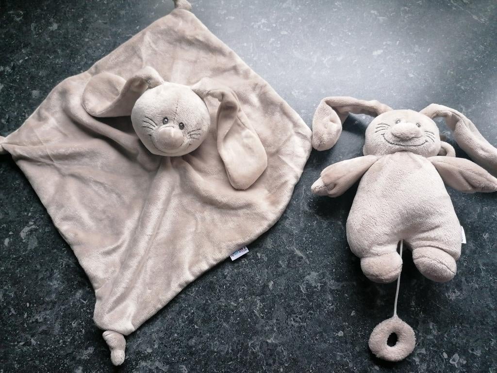 Tiamo konijn knuffeldoekje met rammelaar en muziekdoos, Kinderen en Baby's, Speelgoed | Babyspeelgoed, Nieuw, Overige typen, Met geluid