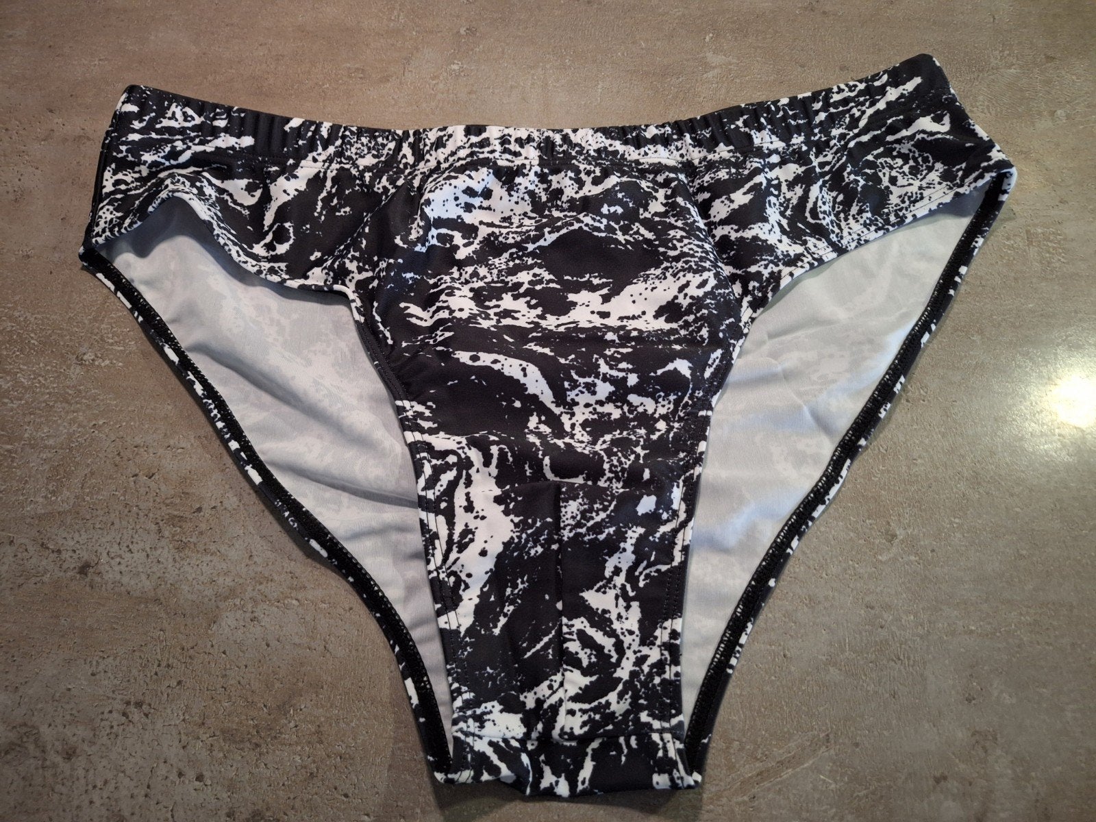 Zwemslip Maat L - Zwart/Wit Marmerprint, Kleding | Heren, Badmode en Zwemkleding, Verzenden, Maat 52/54 (L), Zwart, Zwemslip