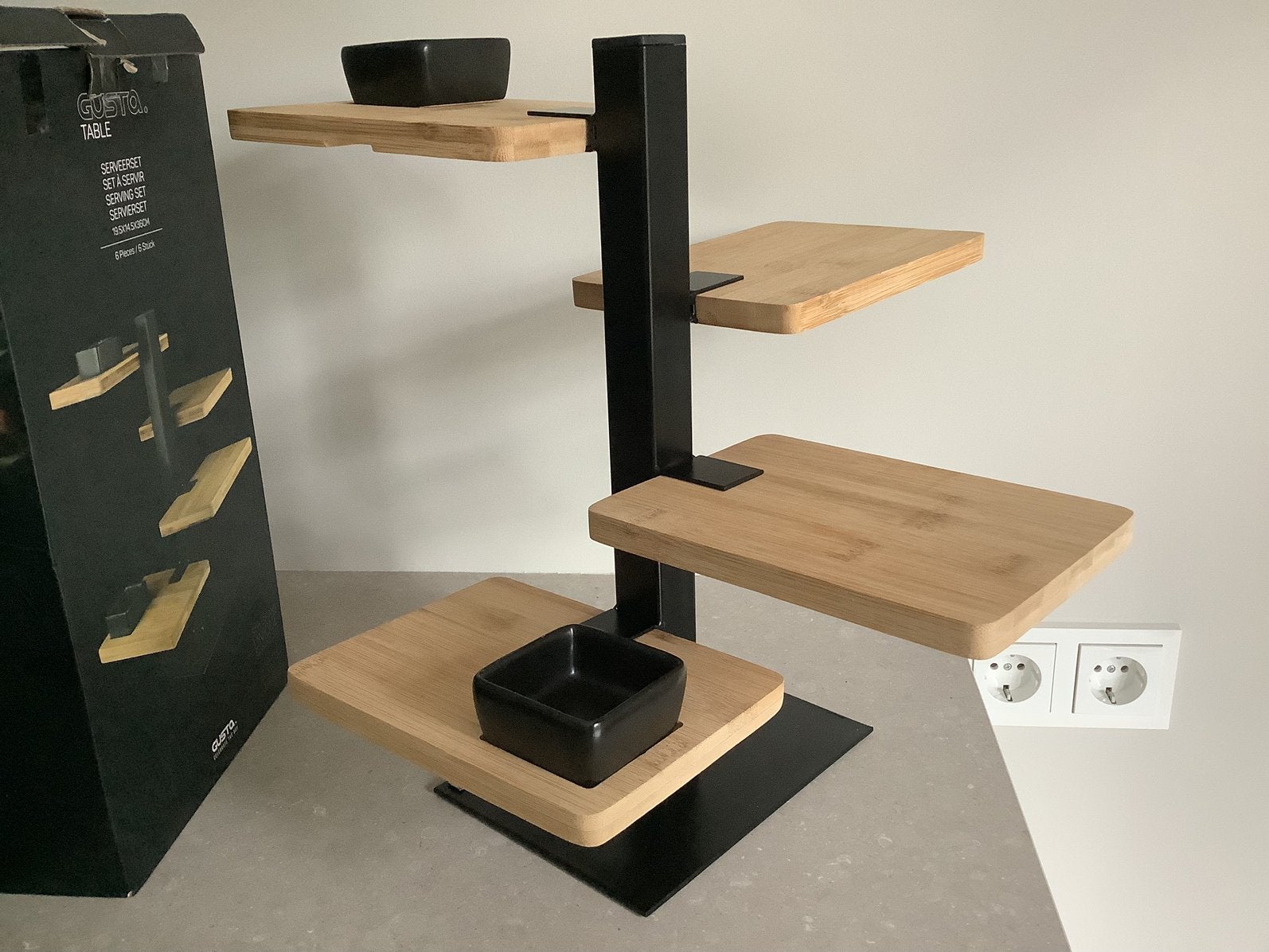 ZgaNIEUW Gusta serveerset 4 lagen etagère toren tapas plank, Ophalen of Verzenden, Zo goed als nieuw