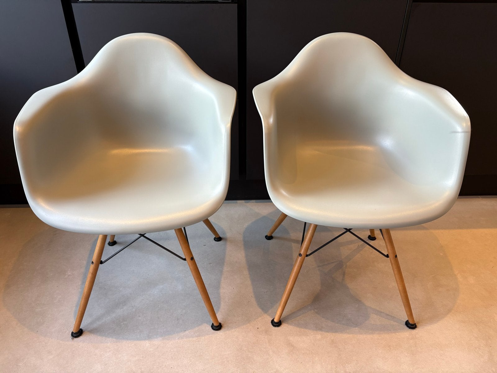 2x Vitra Eames DAW stoelen - Zo goed als nieuw, Twee, Overige kleuren, Ophalen of Verzenden, Zo goed als nieuw