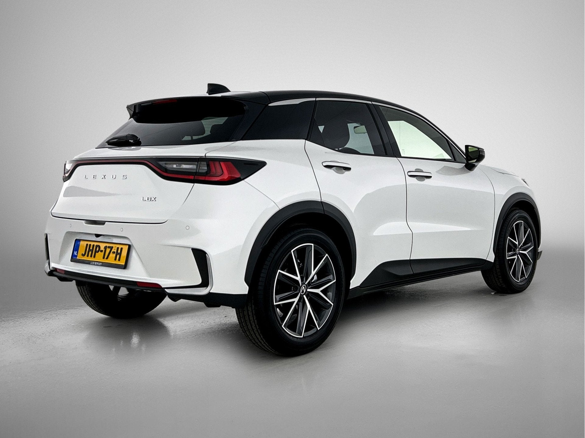 Lexus LBX 1.5 Hybrid Emotion Tech Pack (bj 2025, automaat), Auto's, 12 maanden, 136 pk, Wit, Bedrijf