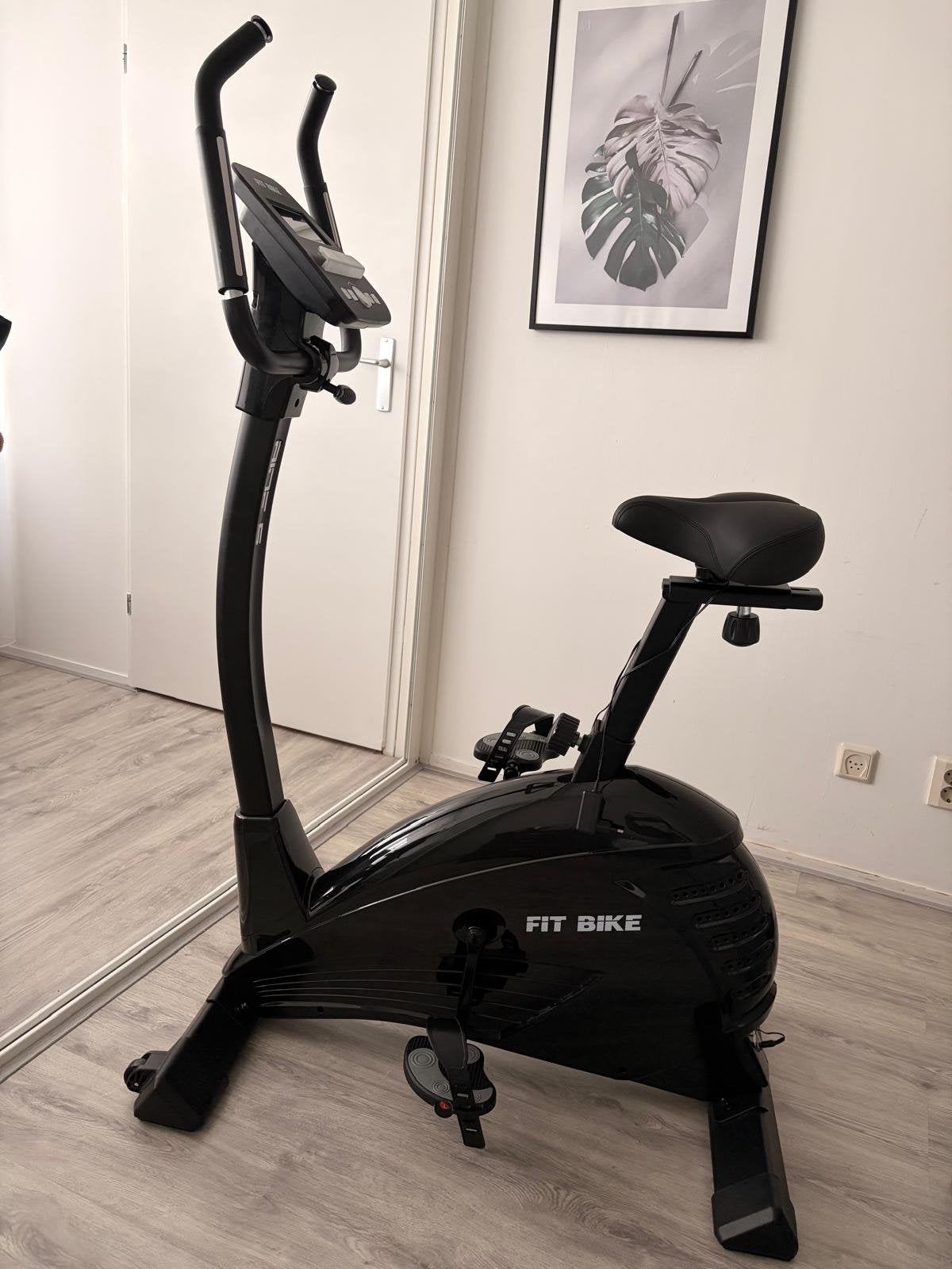Hometrainer - 18 trainingsprog. Hartslagsens., Ophalen, Zo goed als nieuw, Hometrainer