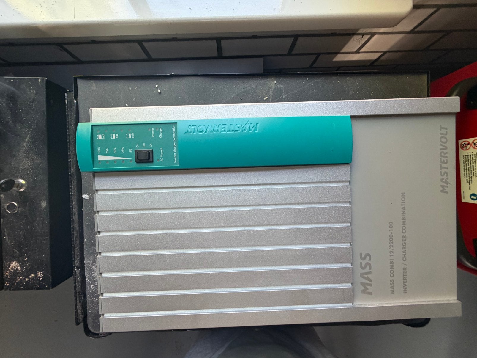 Mastervolt mass combi 12/2200.100, Ophalen, Zo goed als nieuw