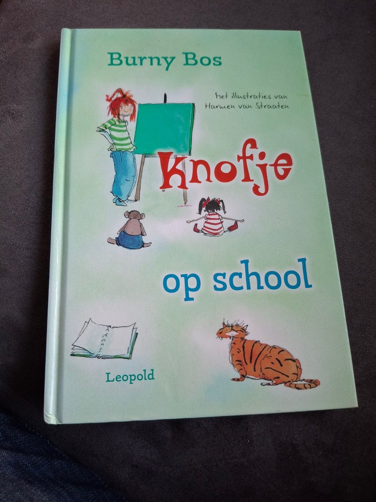Knofje op school - Burny Bos (Kinderboek), Ophalen of Verzenden, Zo goed als nieuw, Burny Bos, Fictie algemeen