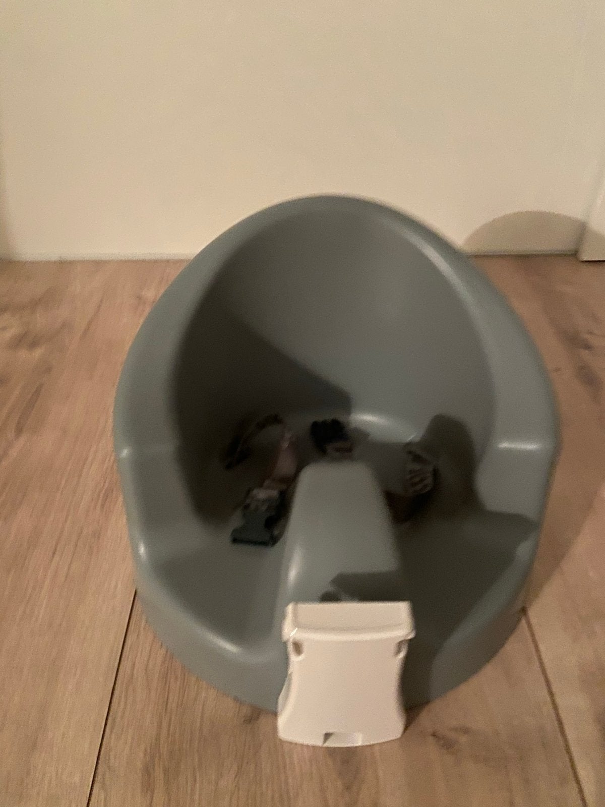 Little Tikes babyzitje met eetblad - Grijs, Kinderen en Baby's, Kinderstoelen, Ophalen, Zo goed als nieuw, Overige typen, Afneembaar eetblad