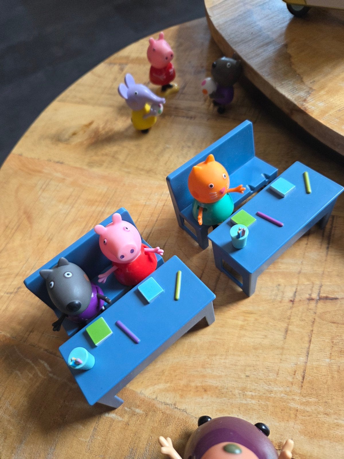 Peppa Pig speelgoed oa huis / auto / trein / camper, Ophalen of Verzenden, Zo goed als nieuw