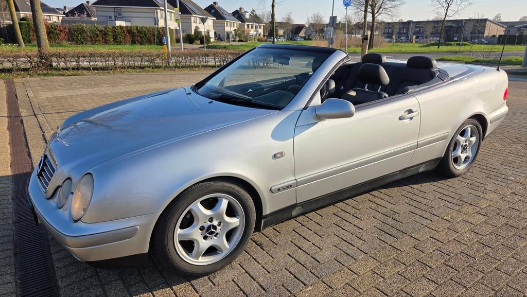 Mercedes-Benz CLK 200 Cabrio youngtimer, 1998 cc, Zwart, 4 cilinders, Cabriolet