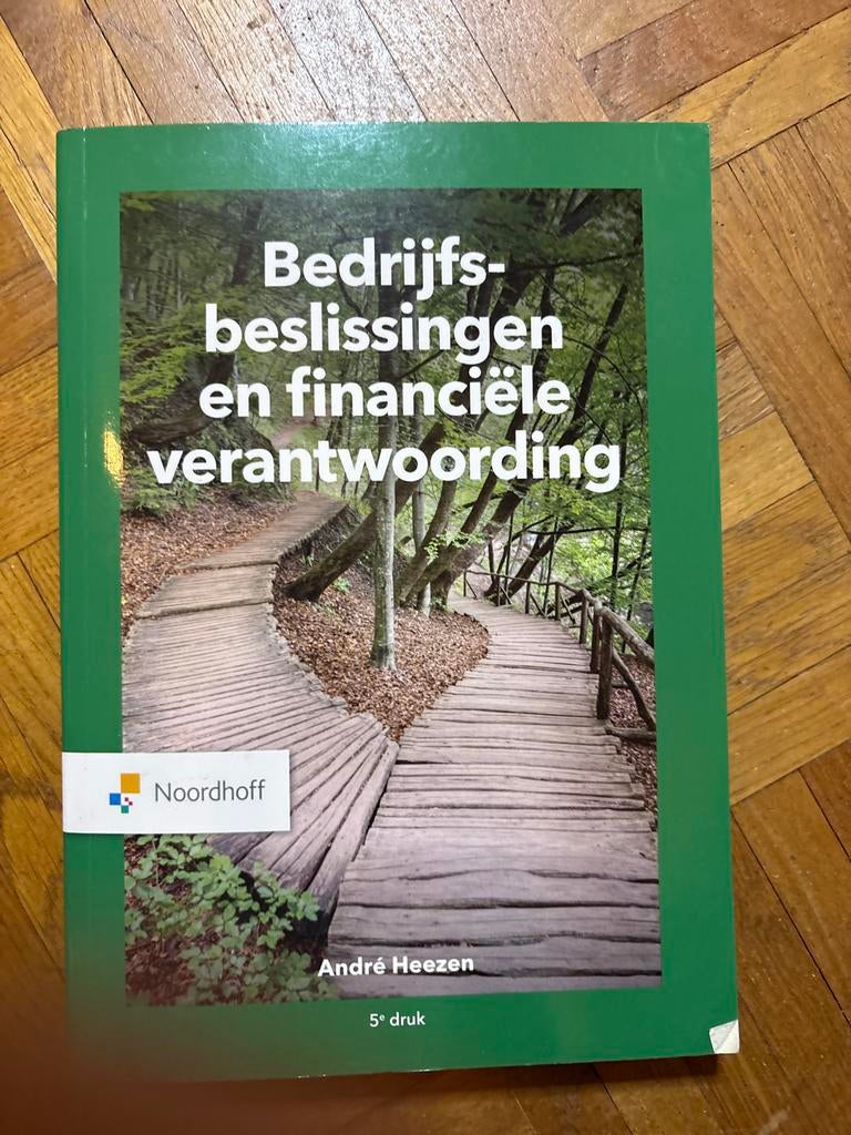 Bedrijfsbeslissingen en financiële verantwoording, Boeken, Economie, Management en Marketing, Gelezen, Economie en Marketing, Ophalen of Verzenden