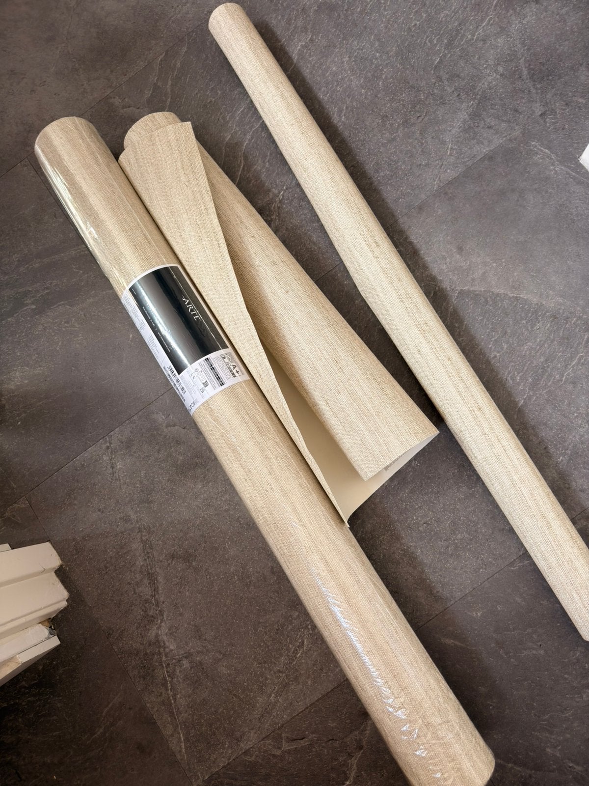 Arte Lino Lignes 40500 behang 1 rol en 1/4 rol en lijm nieuw, Huis en Inrichting, Ophalen