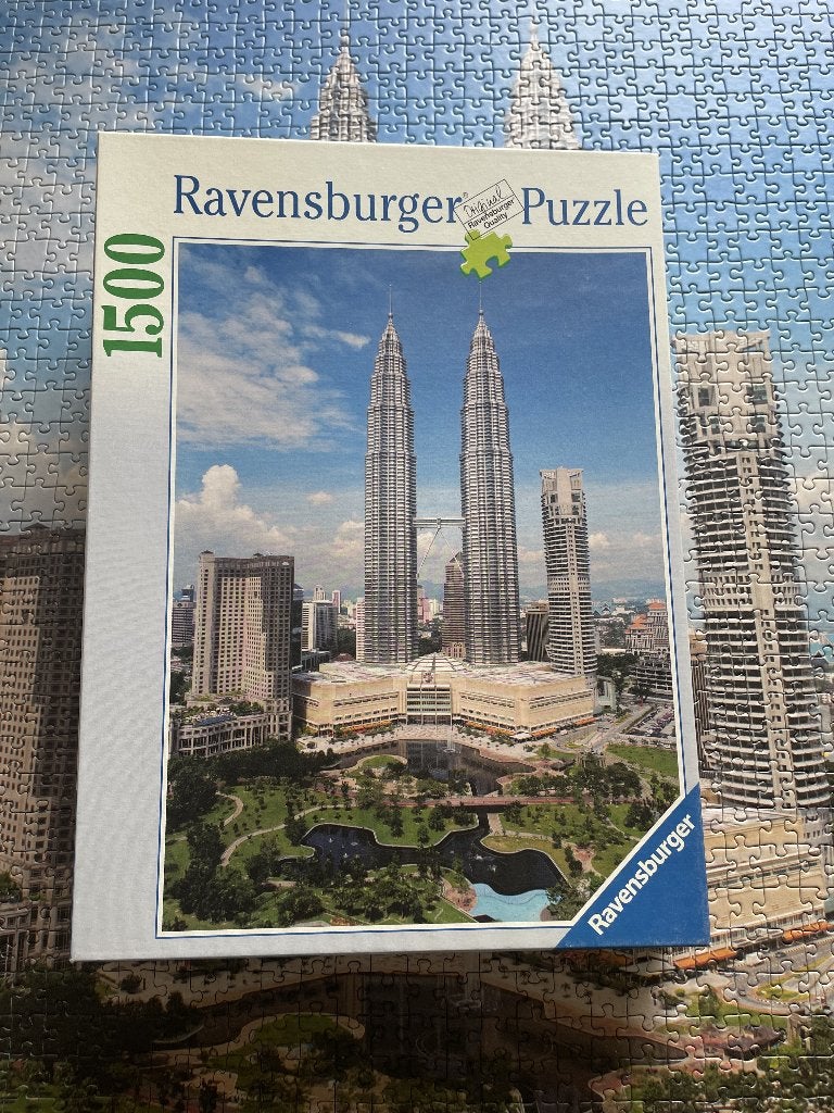 Ravensburger puzzel 1500 stukjes, Twin Towers Kuala Lumpur, Ophalen of Verzenden, 500 t/m 1500 stukjes, Gebruikt, Legpuzzel