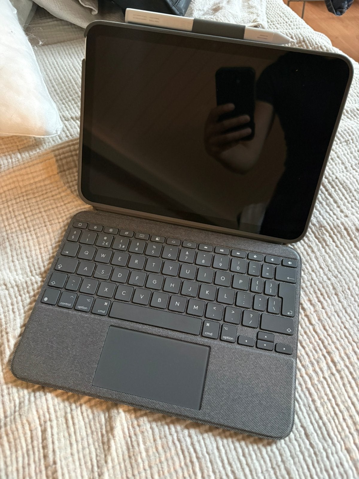Logitech Combo Touch case + Logitech crayon, Computers en Software, Tablet-hoezen, Verzenden, 11 inch, Nieuw, Bescherming voor- en achterkant