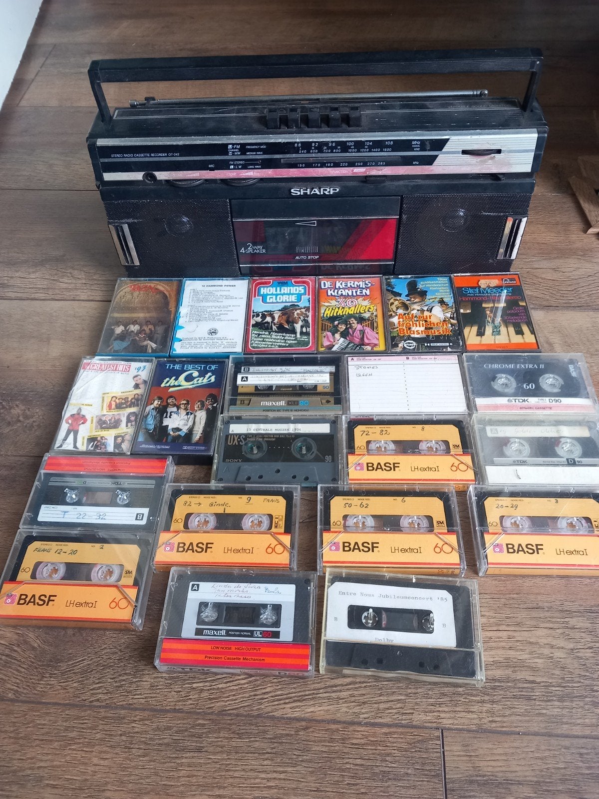 Sharp QT-242H Stereo Radio Cassette Recorder met bandjes, Gebruikt, Ophalen of Verzenden, Voorbespeeld, Nederlandstalig