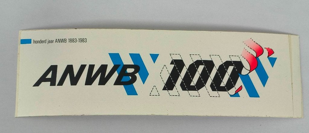 Sticker ANWB 100 jaar 1983, Ophalen of Verzenden, Zo goed als nieuw, Bedrijf of Vereniging