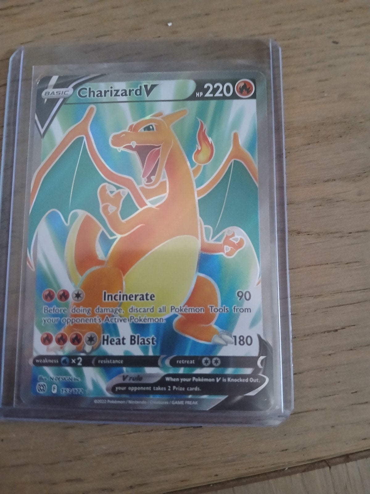 Pokémon Kaart - Charizard V (Basic) - 220 HP, Ophalen of Verzenden, Zo goed als nieuw, Losse kaart