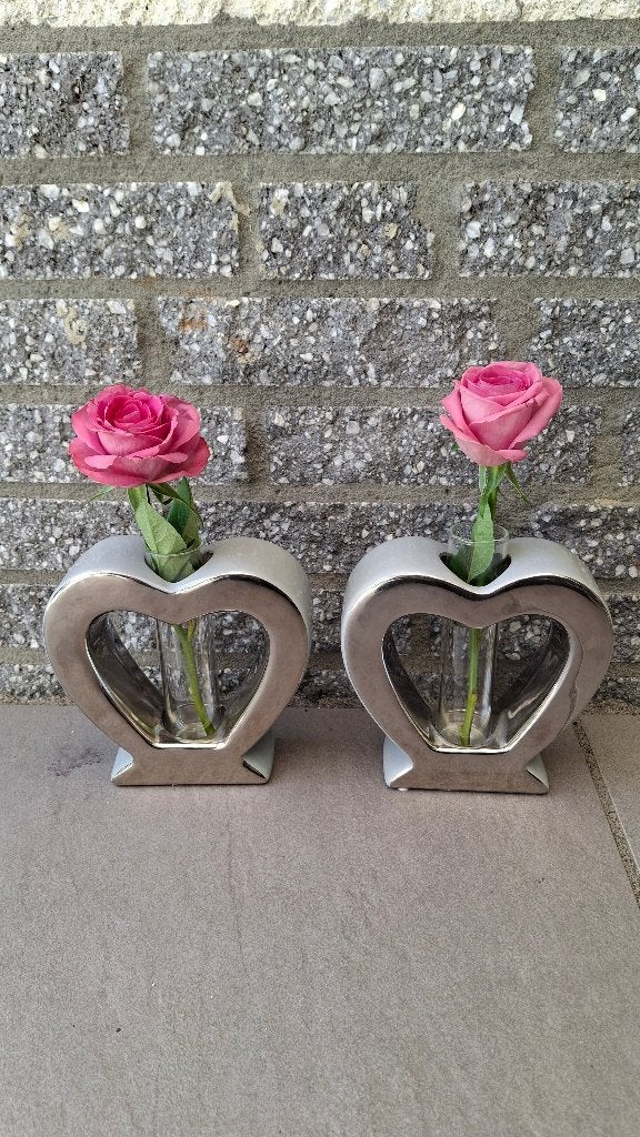 2 leuke hartjes vaasjes zilver, Overige materialen, Overige kleuren, Ophalen of Verzenden, Zo goed als nieuw