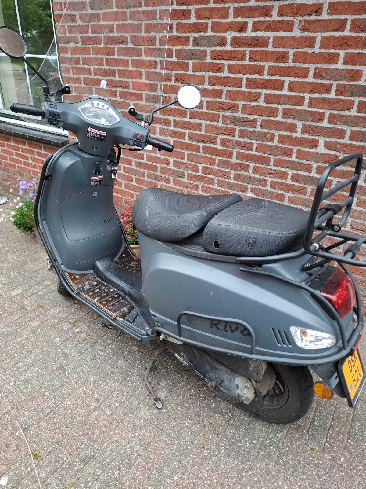 Scooter met vastgelopen motor - banden en uitlaat z.g.a.n., Ophalen, Gebruikt, Benzine, Overige merken