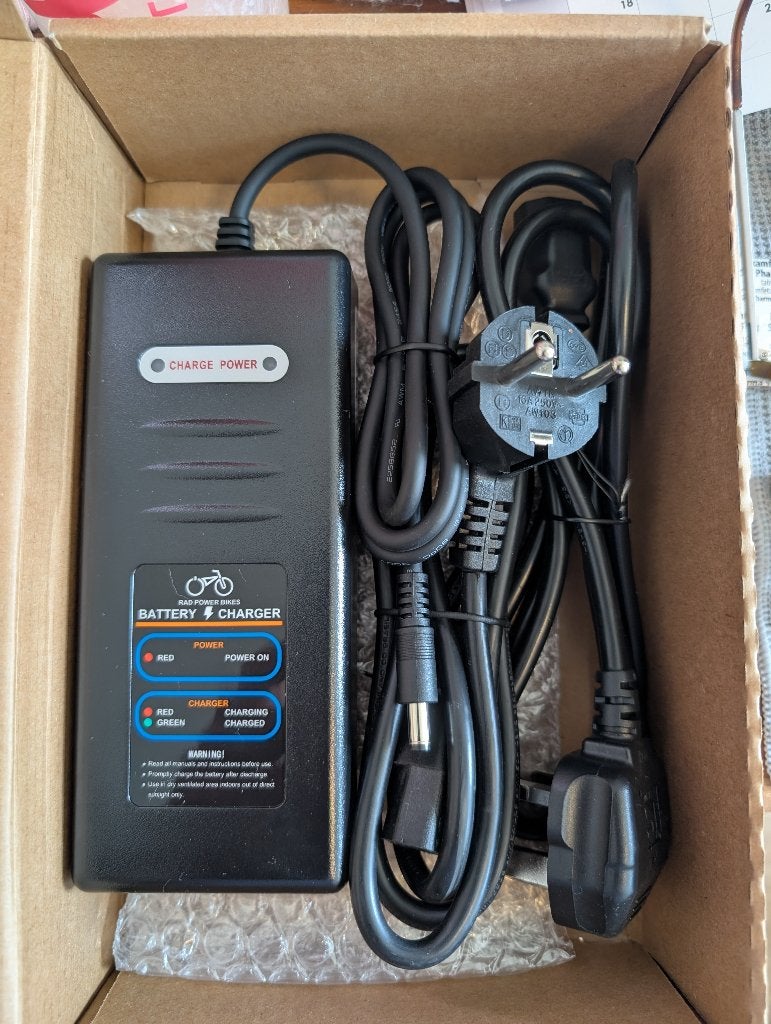 Nieuwe originele Rad Power Bikes acculader 48V 2A SHC-8100LD, Nieuw
