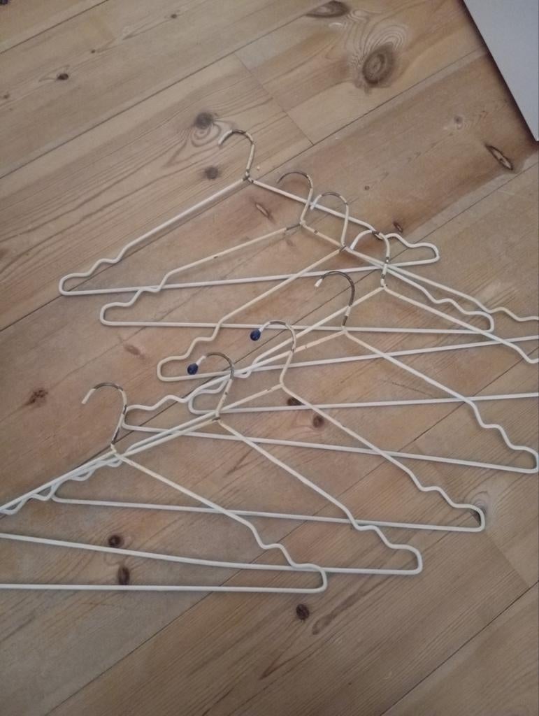 Cloth Hangers (8 hangers), Kleding | Dames, Ophalen, Metaal
