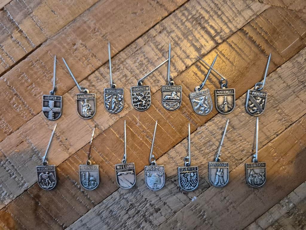 Vintage metalen hangers met stadswapens - Verzameling, Ophalen of Verzenden