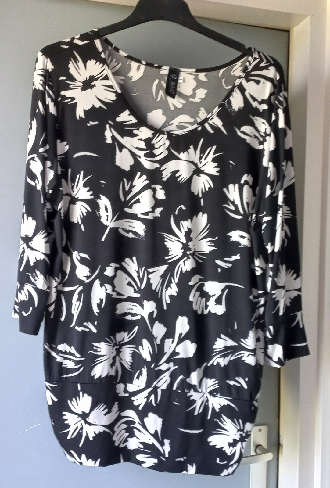 IZ NAIZ Collection Zwart-witte Bloemenprint Tuniek Maat 4, IZ NAIZ Collection, Ophalen of Verzenden, Maat 46/48 (XL) of groter