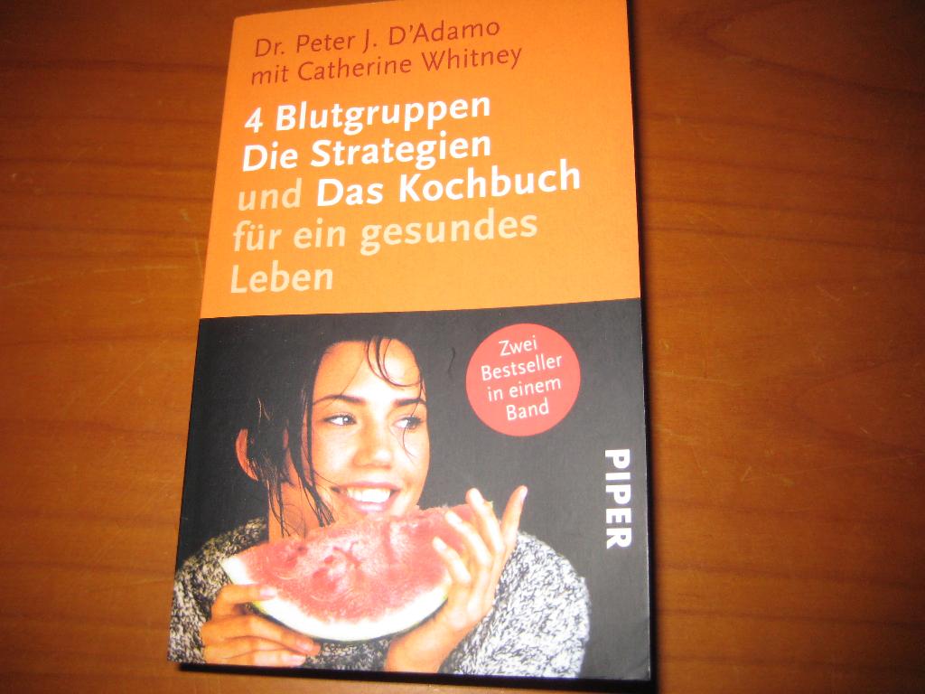 4 Blutgruppen, Die Strategie + Das Kochbuch f., Ophalen of Verzenden, Zo goed als nieuw