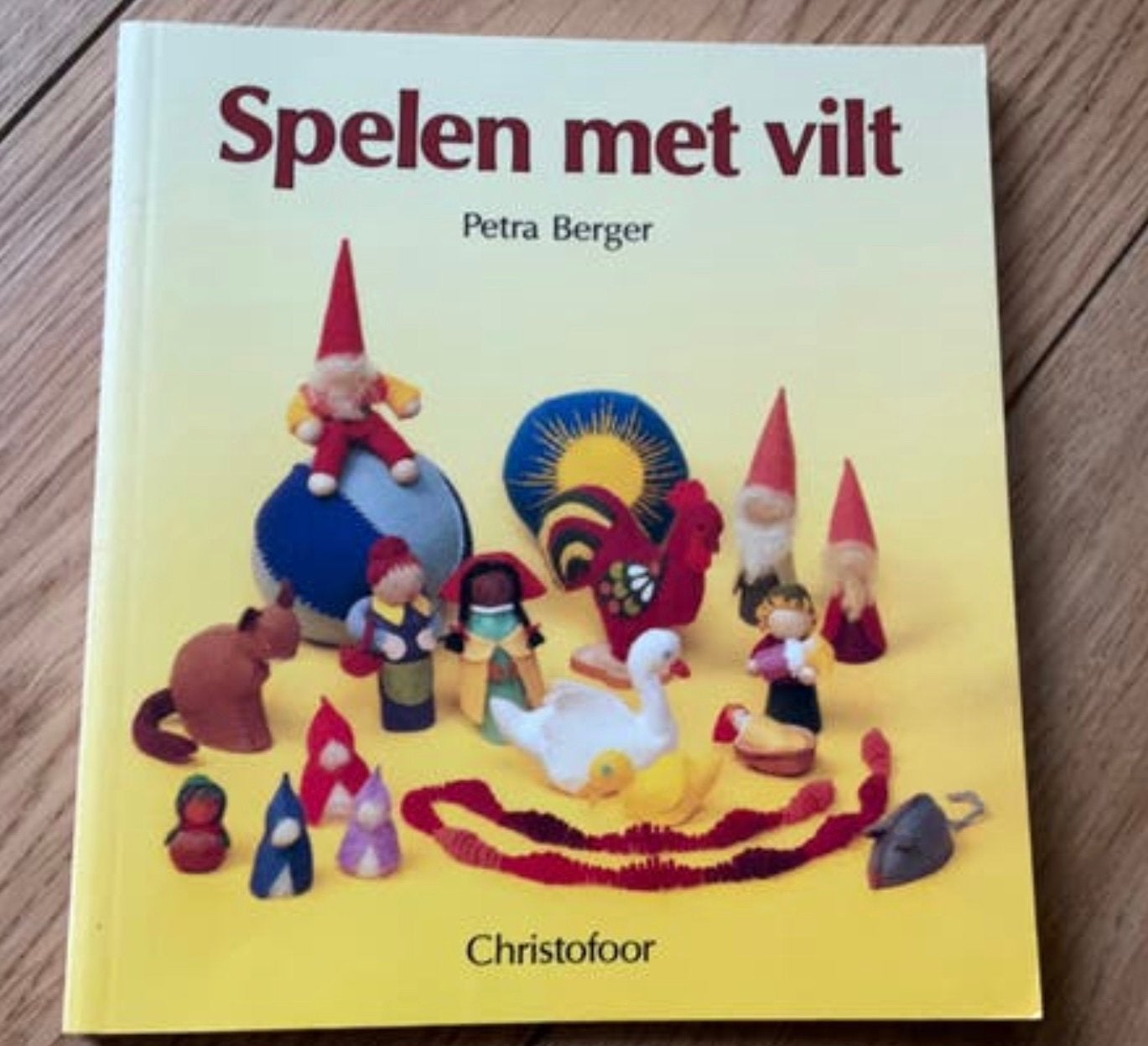 P. Berger - Spelen met vilt, Ophalen of Verzenden, Zo goed als nieuw, Breien en Haken, P. Berger