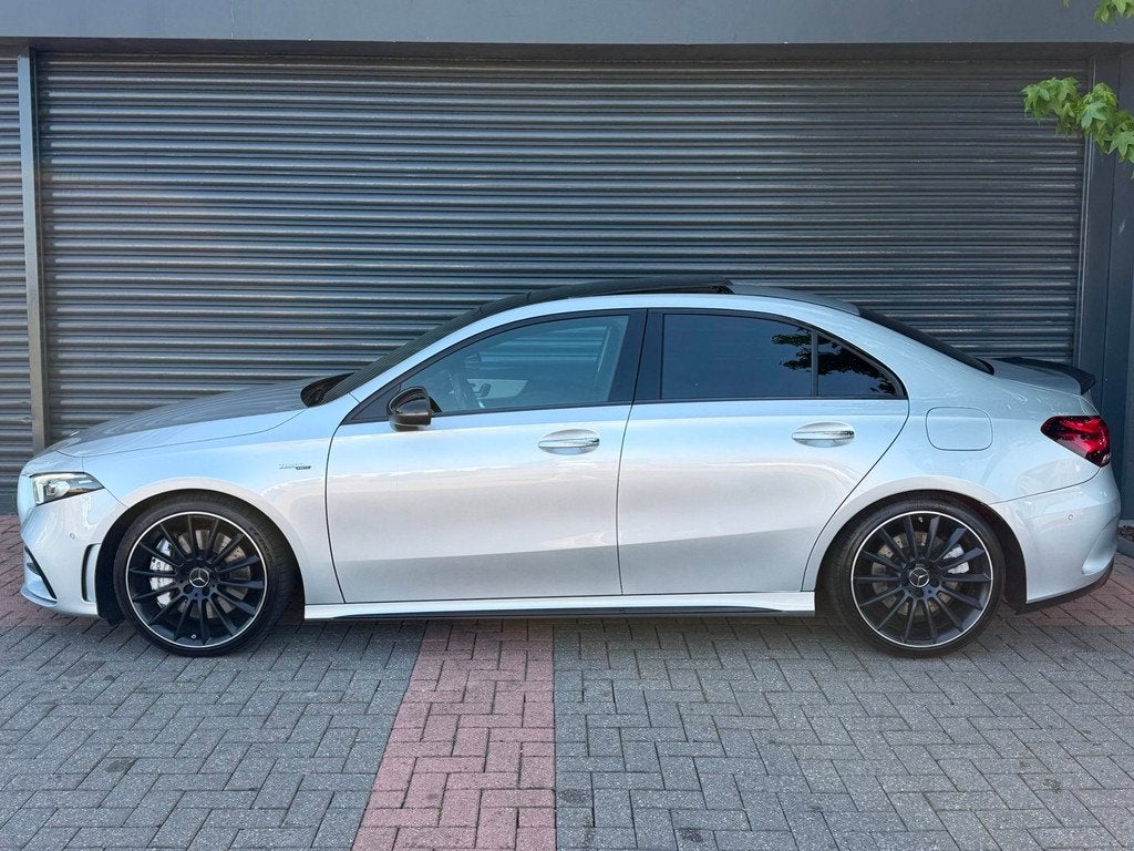 Mercedes-Benz A-klasse AMG 35 4MATIC Premium Plus Pano | Mem, Auto's, Automaat, 4 cilinders, 14 km/l, Bedrijf
