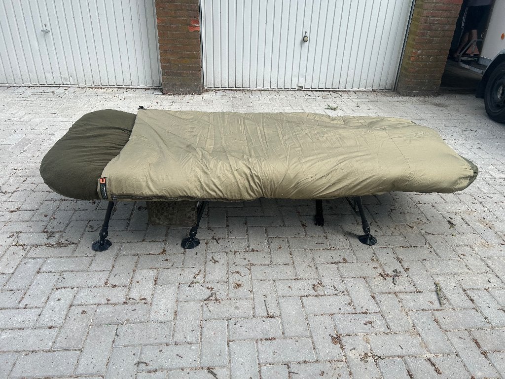 Sonik SK-TEK Level bed/ Stretcher Wide model met slaapzak., Watersport en Boten, Hengelsport | Karpervissen, Ophalen, Zo goed als nieuw