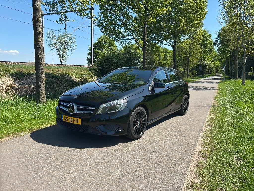Mercedes-Benz A-Klasse A200 1.6 Blue EFF Aut7 2015 Zwart, Leder en Stof, Zwart, 1595 cc, 19 km/l