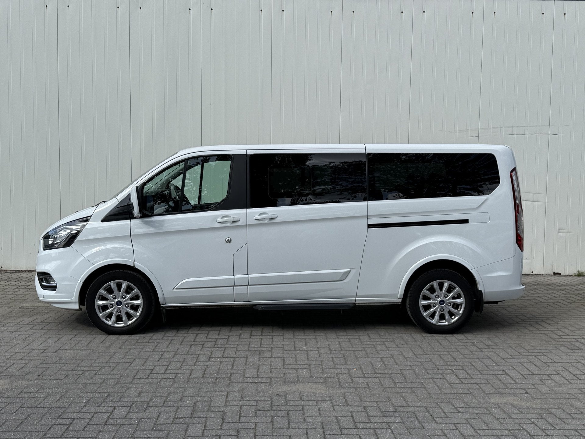 Ford Transit Custom 2.0 TDCI L2H1 Rolstoelbus - Automaat - B, Auto's, Dealer onderhouden, Gebruikt, 4 cilinders, 2212 kg
