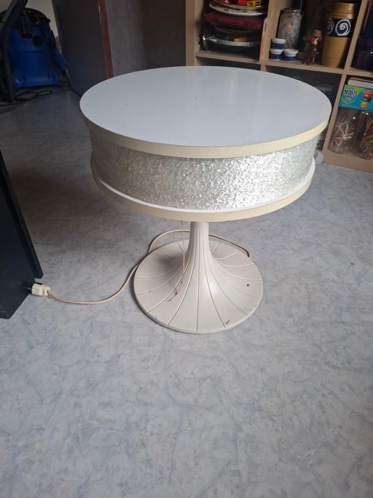 Vintage rond tafeltje met licht en tulpvoet, Ophalen