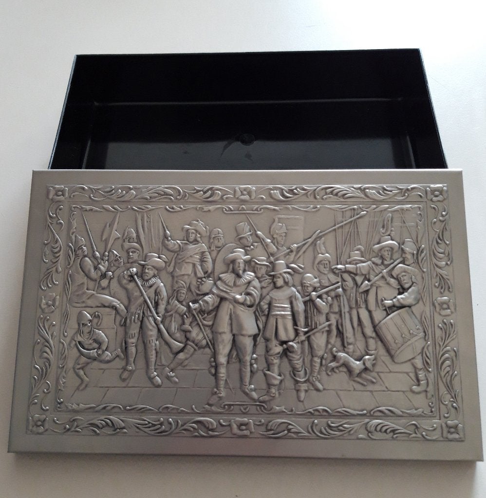 Trommel met prachtige metalen Nachtwacht Reliefdeksel, Verzamelen, Ophalen of Verzenden, Gebruikt, Koek(jes), Overige merken