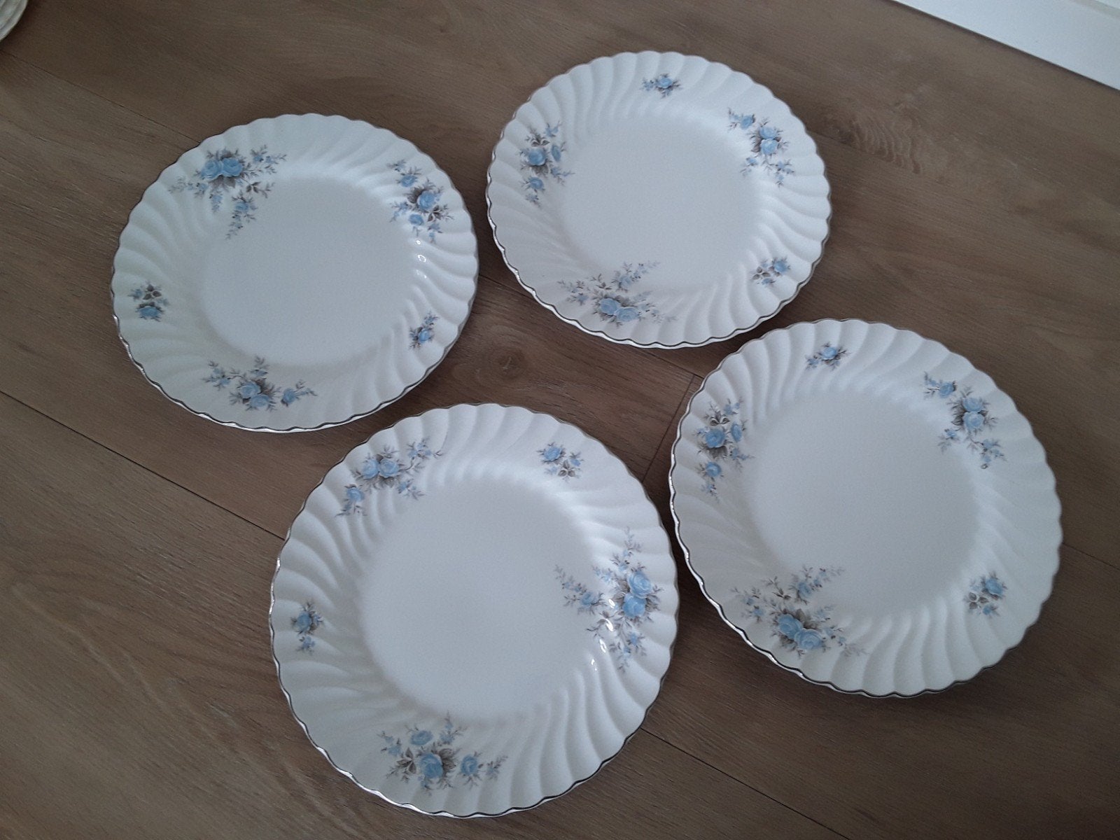 4 vintage dinerborden Johnson Brothers Snowhite Regency, Gebruikt, Ophalen of Verzenden, Bord(en), Overige stijlen